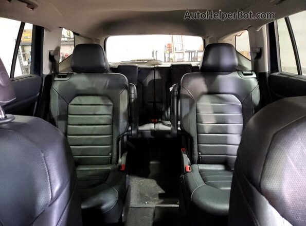 1V2NR2CA7JC533408 2018 VOLKSWAGEN ATLAS Blue Widok tylnych siedzeń