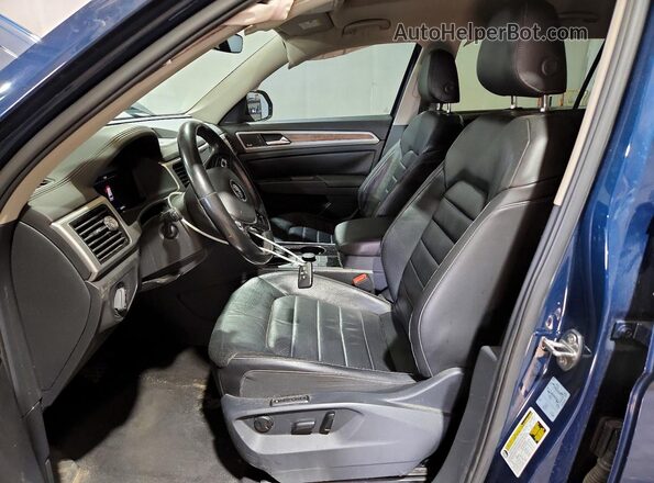 1V2NR2CA7JC533408 2018 VOLKSWAGEN ATLAS Blue Widok wnętrza z przodu