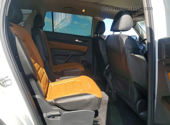 1V2NR2CA8JC565641 2018 VOLKSWAGEN ATLAS White Widok wnętrza z tyłu