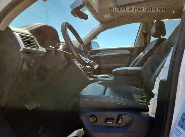 1V2PR2CA5MC578151 2021 VOLKSWAGEN ATLAS White Front interior view