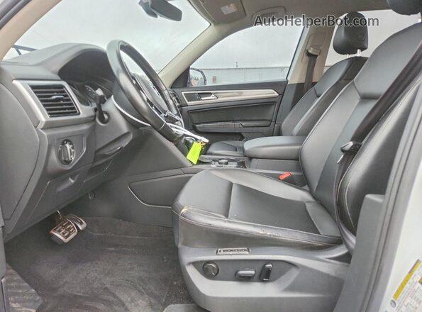 1V2RR2CA7JC566944 2018 VOLKSWAGEN ATLAS Белый Вид салона спереди