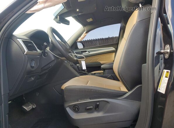 1V2SC2CA6PC207922 2023 VOLKSWAGEN ATLAS Черный Вид салона спереди