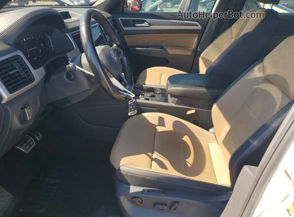 1V2SE2CA8MC206115 2021 VOLKSWAGEN ATLAS White Front interior view