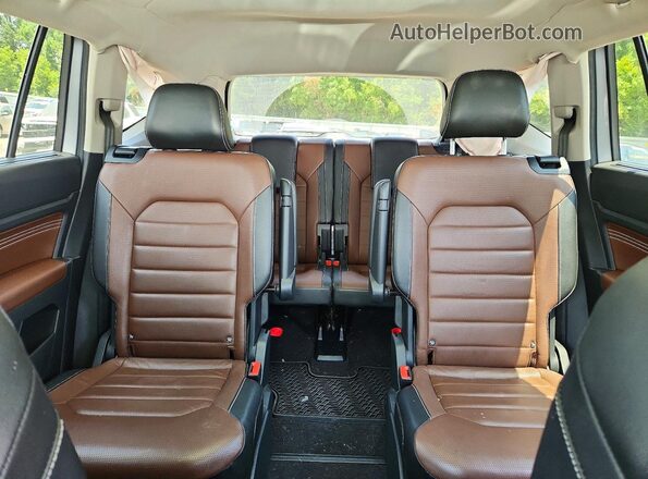 1V2TP2CA0MC584556 2021 VOLKSWAGEN ATLAS Gray Widok tylnych siedzeń