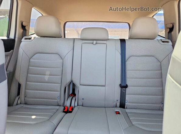 1V2TP2CA1MC570598 2021 VOLKSWAGEN ATLAS White Rear seats view