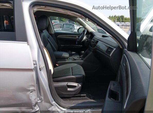 1V2UR2CA2KC565809 2019 VOLKSWAGEN ATLAS Silver Widok wnętrza z przodu