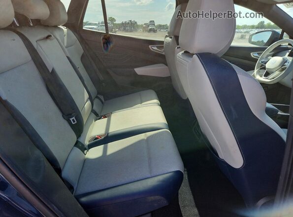 1V2VMPE80PC018801 2023 VOLKSWAGEN ID.4 Синий Вид задней части салона