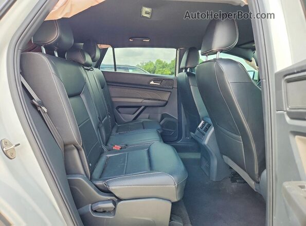 1V2WE2CA8NC217232 2022 VOLKSWAGEN ATLAS White Rear seats view