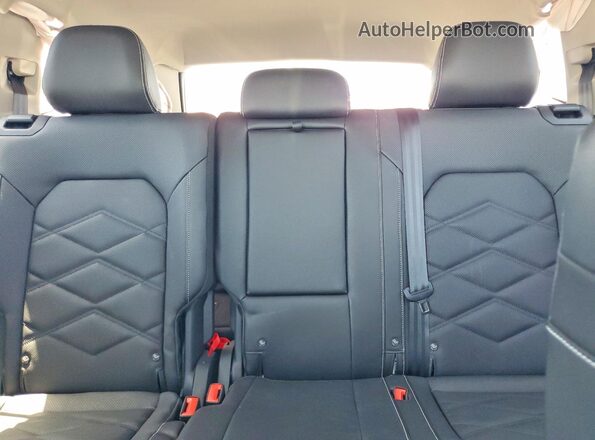 1V2WN2CA0TC540526 2026 VOLKSWAGEN ATLAS Gray Rear seats view