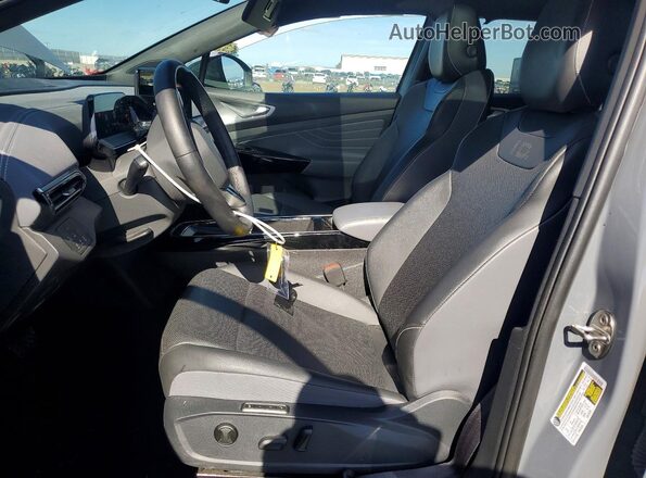1V2WNPE80PC032151 2023 VOLKSWAGEN ID.4 Gray Widok wnętrza z przodu