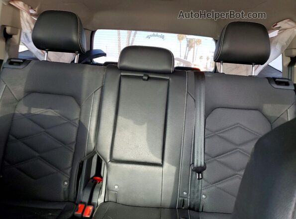 1V2WR2CA4RC521068 2024 VOLKSWAGEN ATLAS Серебряный Вид задних сидений