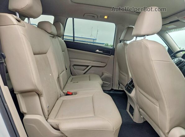 1V2XR2CA4KC614716 2019 VOLKSWAGEN ATLAS White Вид задньої частини салону