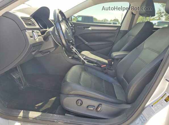 1VWAA7A30JC014366 2018 VOLKSWAGEN PASSAT Серебряный Вид салона спереди