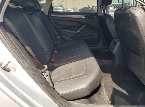 1VWAA7A30JC014366 2018 VOLKSWAGEN PASSAT Серебряный Вид задних сидений