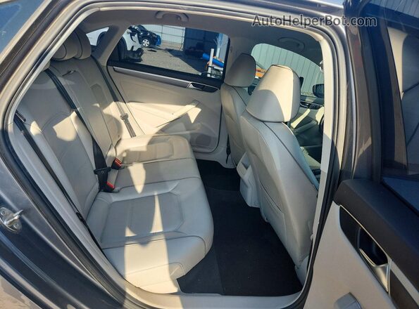 1VWAA7A39JC028458 2018 VOLKSWAGEN PASSAT Gray Rear seats view