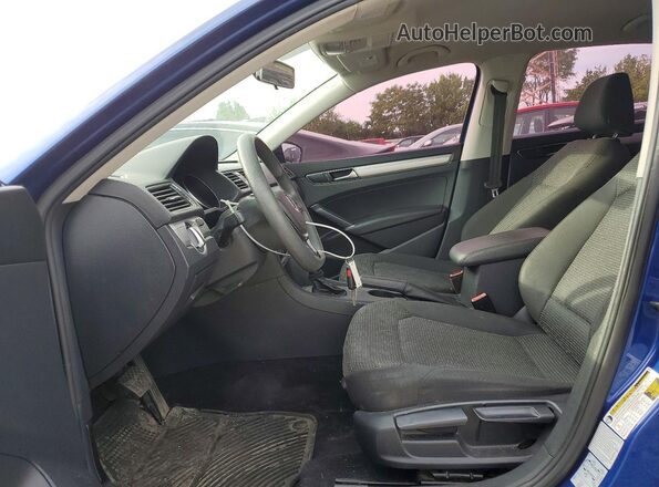 1VWAT7A30HC050580 2017 VOLKSWAGEN PASSAT Синий Вид салона спереди