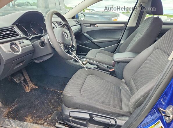 1VWAT7A31HC080963 2017 VOLKSWAGEN PASSAT Синий Вид салона спереди