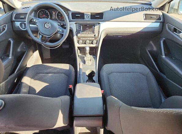 1VWAT7A33GC020276 2016 VOLKSWAGEN PASSAT Silver Widok deski rozdzielczej
