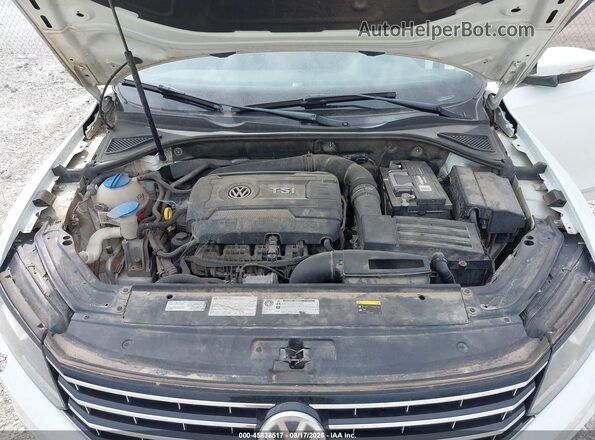 1VWAT7A33HC004435 2017 VOLKSWAGEN PASSAT White Widok z tyłu