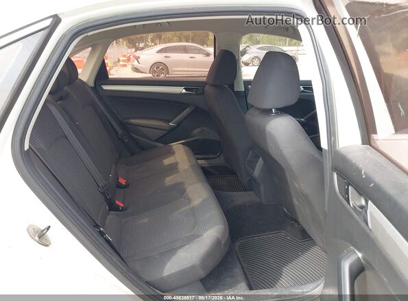 1VWAT7A33HC004435 2017 VOLKSWAGEN PASSAT White Widok naklejki z numerem VIN