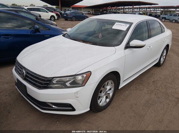 1VWAT7A33HC031120 2017 VOLKSWAGEN PASSAT White Widok z przodu