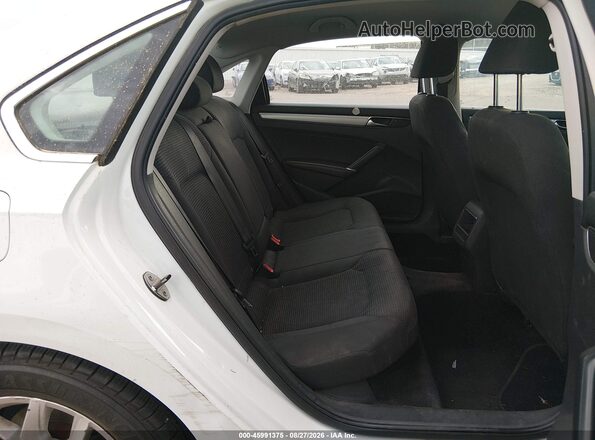 1VWAT7A33HC031120 2017 VOLKSWAGEN PASSAT White Widok naklejki z numerem VIN