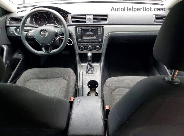 1VWAT7A33HC044076 2017 VOLKSWAGEN PASSAT Black Widok deski rozdzielczej