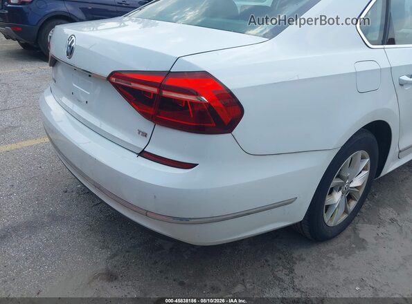 1VWAT7A34HC079810 2017 VOLKSWAGEN PASSAT White 