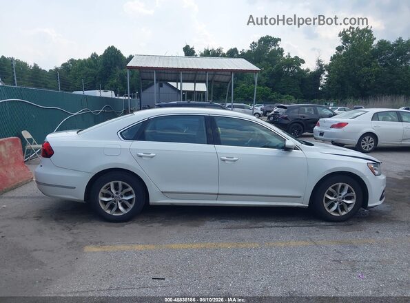 1VWAT7A34HC079810 2017 VOLKSWAGEN PASSAT White Вид задньої частини салону