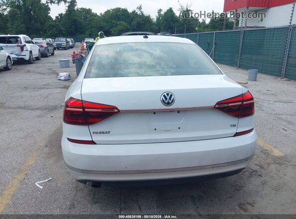 1VWAT7A34HC079810 2017 VOLKSWAGEN PASSAT White 