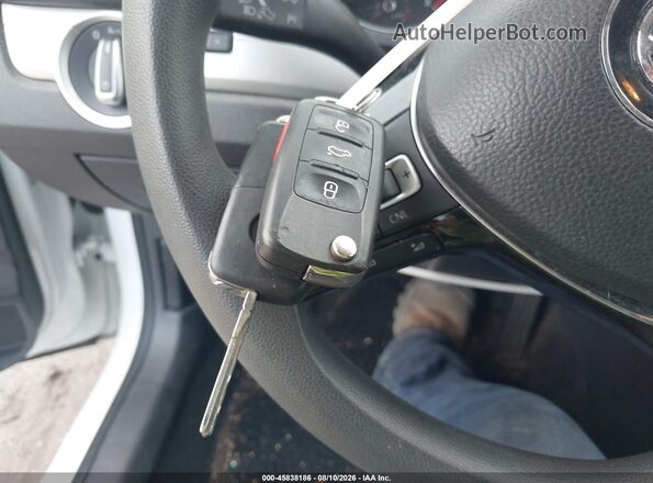 1VWAT7A34HC079810 2017 VOLKSWAGEN PASSAT White Вид панелі приладів