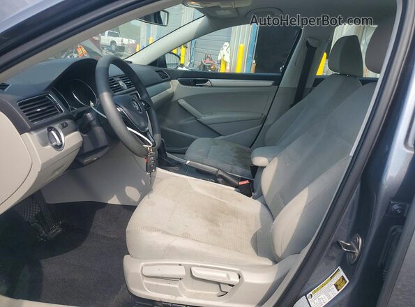 1VWAT7A35HC024492 2017 VOLKSWAGEN PASSAT Gray Vista interior delantera