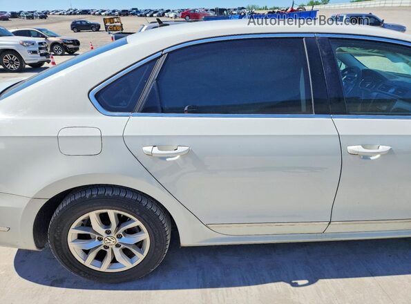 1VWAT7A36HC048977 2017 VOLKSWAGEN PASSAT White უკანა სავარძლების ხედი