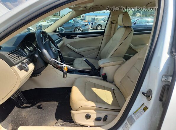 1VWAT7A37GC037596 2016 VOLKSWAGEN PASSAT Белый Вид салона спереди