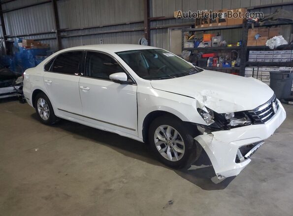 1VWAT7A37HC025403 2017 VOLKSWAGEN PASSAT White 