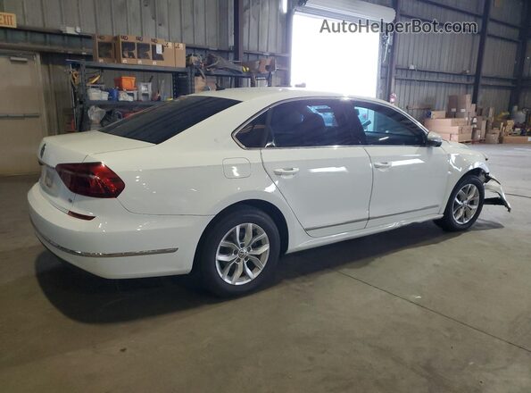 1VWAT7A37HC025403 2017 VOLKSWAGEN PASSAT White 