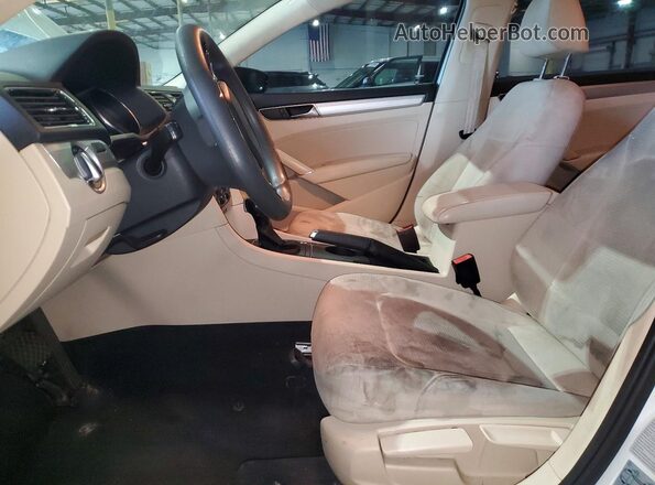 1VWAT7A37HC025403 2017 VOLKSWAGEN PASSAT White Vista interior delantera