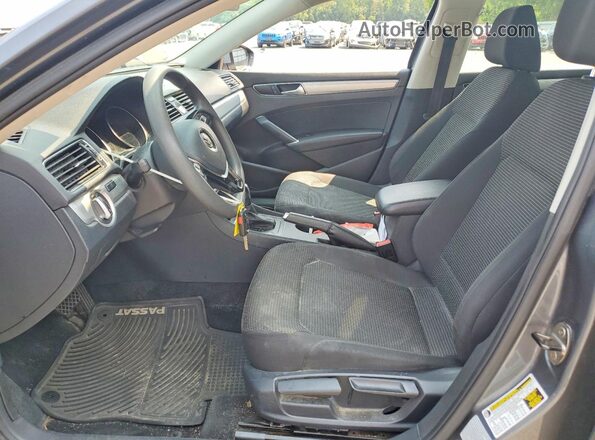 1VWAT7A38HC031839 2017 VOLKSWAGEN PASSAT Silver Vista interior delantera