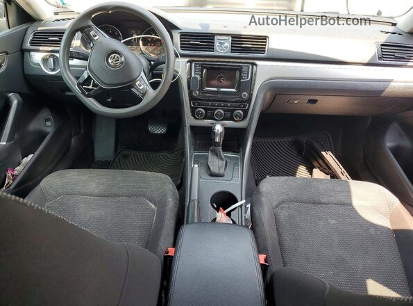1VWAT7A38HC031839 2017 VOLKSWAGEN PASSAT Silver Vista del salpicadero