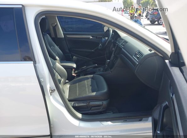 1VWAT7A39GC039818 2016 VOLKSWAGEN PASSAT White Вид салону спереду