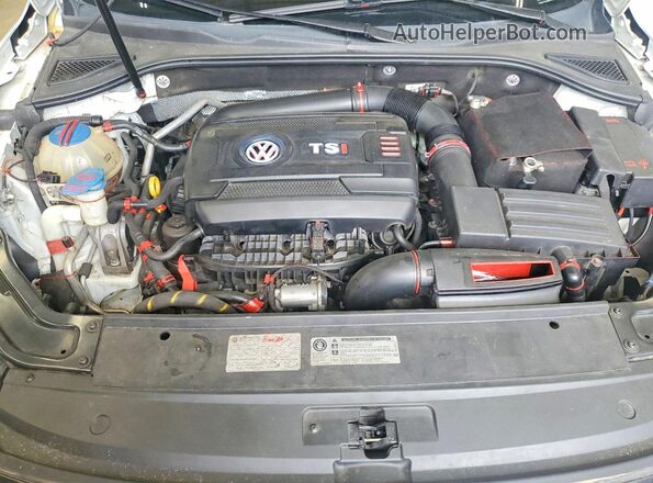 1VWAT7A39HC043868 2017 VOLKSWAGEN PASSAT Белый Вид задней части салона