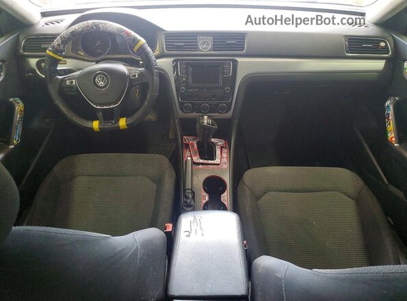 1VWAT7A39HC043868 2017 VOLKSWAGEN PASSAT Белый Вид панели приборов