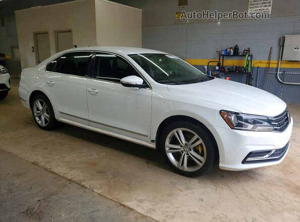 1VWAT7A39HC043868 2017 VOLKSWAGEN PASSAT Белый Передняя правая четверть
