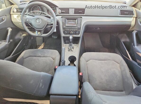 1VWAT7A39HC086199 2017 VOLKSWAGEN PASSAT Серый Вид панели приборов