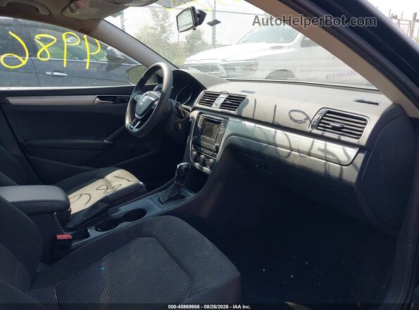 1VWAT7A3XHC067855 2017 VOLKSWAGEN PASSAT Black Widok wnętrza z przodu