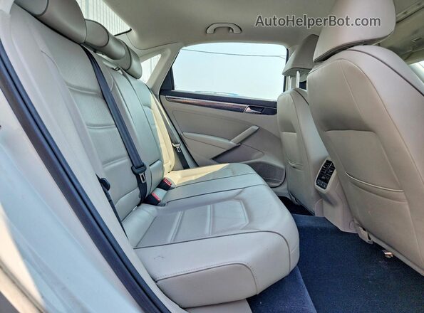 1VWBA7A30JC012153 2018 VOLKSWAGEN PASSAT Белый Вид задних сидений