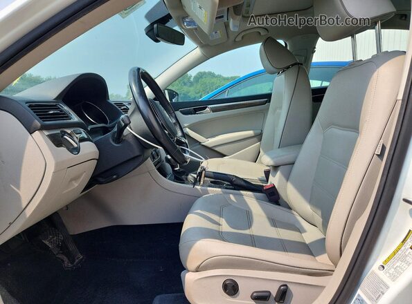 1VWBA7A30JC012153 2018 VOLKSWAGEN PASSAT Белый Вид салона спереди
