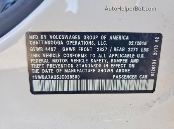 1VWBA7A35JC028509 2018 VOLKSWAGEN PASSAT White Widok komory silnika