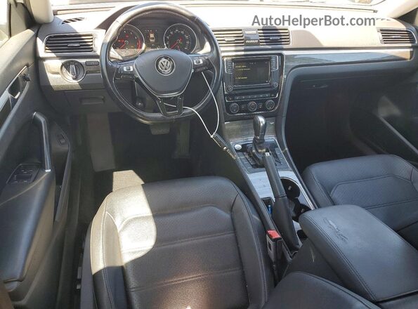 1VWBA7A35JC028509 2018 VOLKSWAGEN PASSAT White Widok deski rozdzielczej