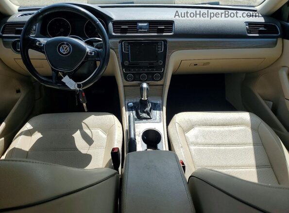 1VWBA7A37JC030939 2018 VOLKSWAGEN PASSAT Red Dashboard view